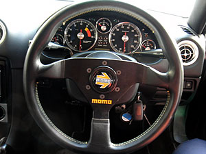 ステアリング MOMOベローチェレーシング::インテリア::商品案内::株式