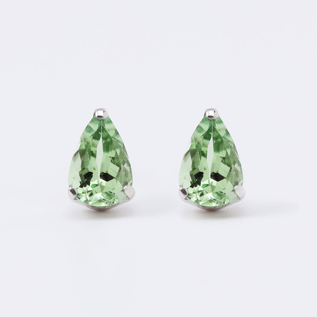 Pt900メレラニミントガーネットピアス