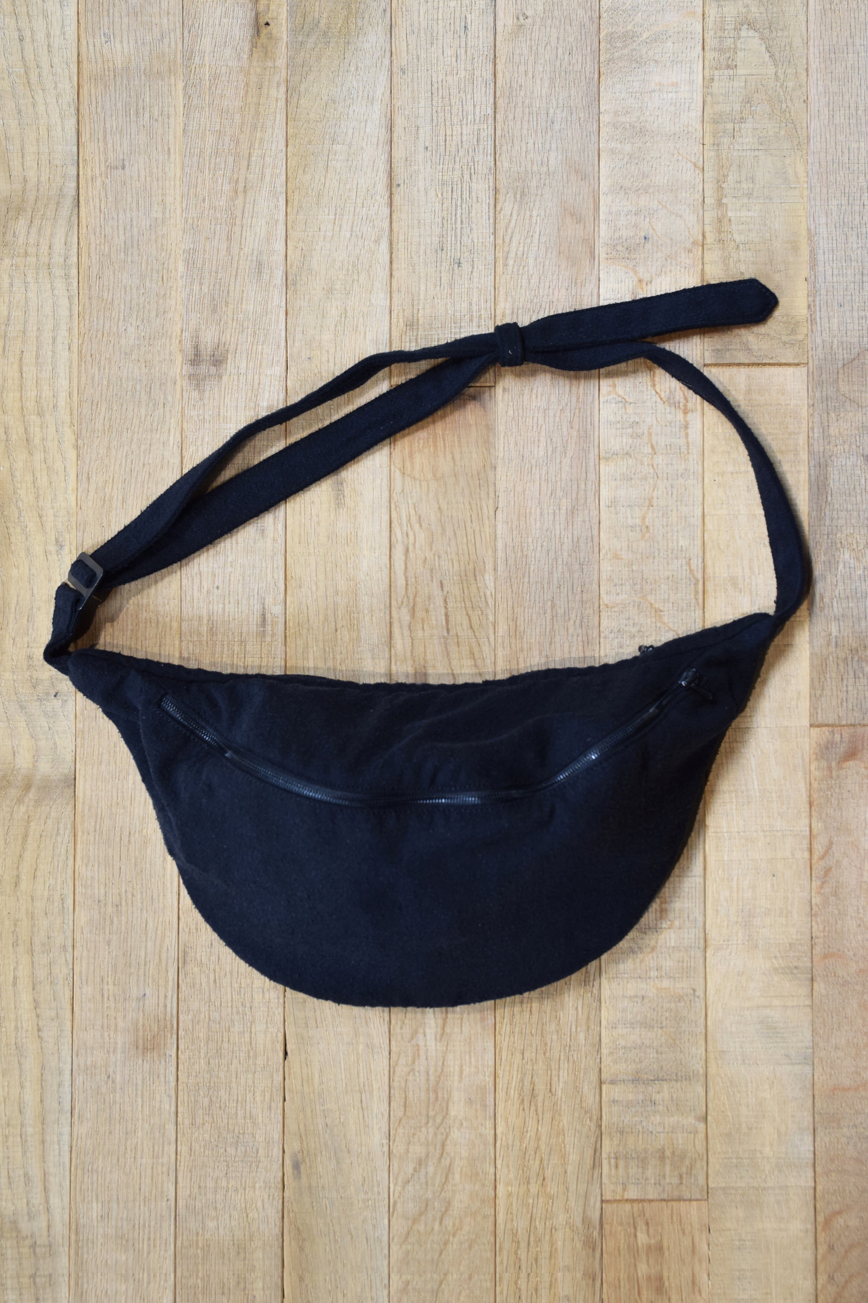 COMOLI シルクネップ ウエスト バッグ , Black – Navyblue