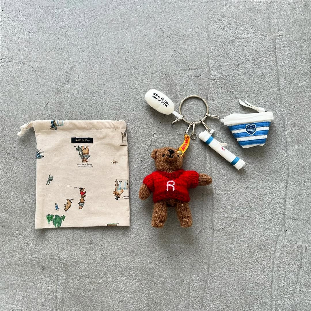 R&D.M.Co ブラウンベアーズチャームキーリング – blanc