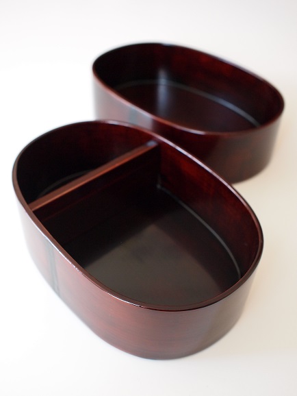 細田漆工所】駿河漆器の螺鈿入り小判型弁当箱。 | 28平米の1K食堂。