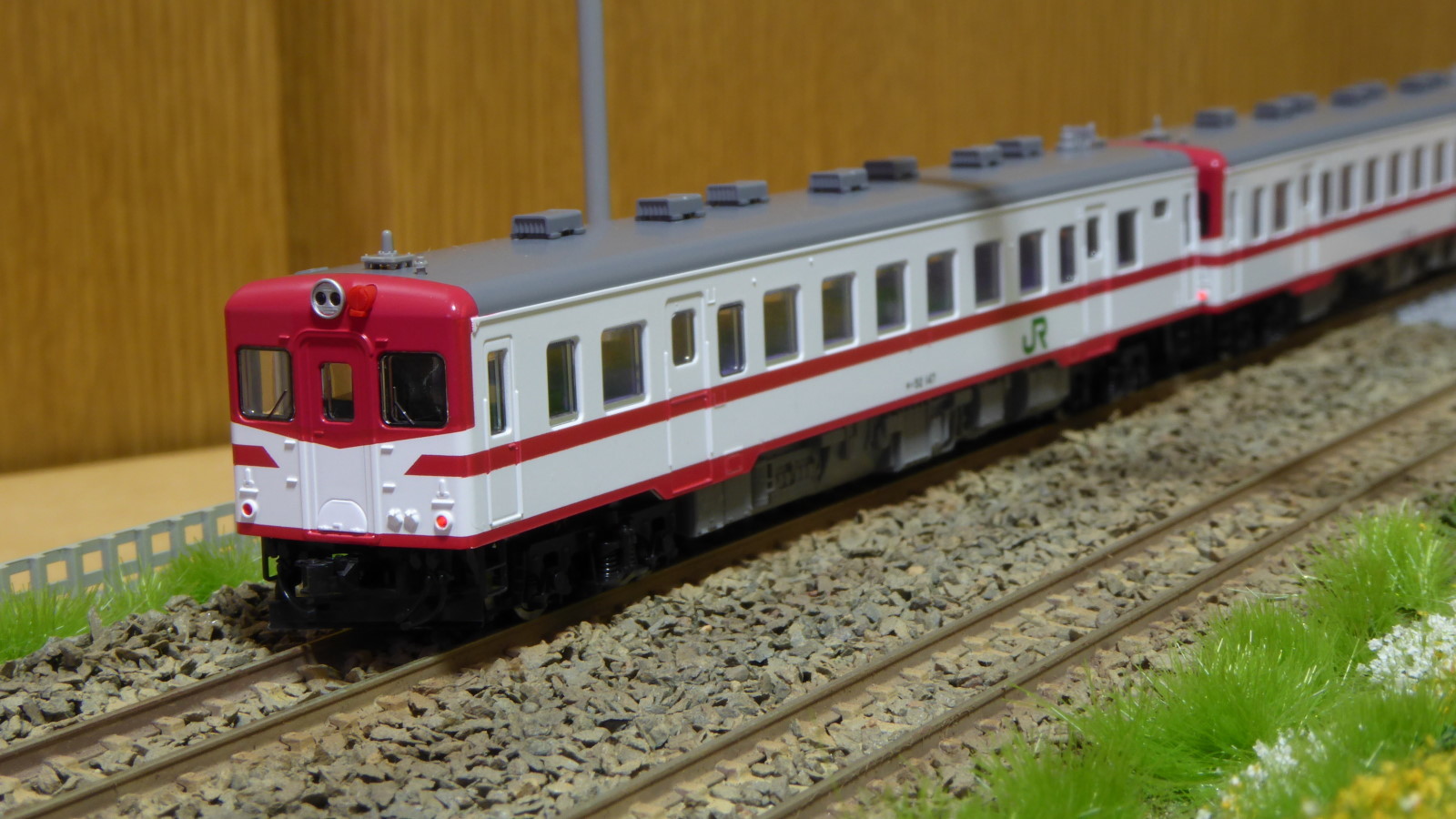 TOMIX キハ52形100番台（盛岡色・赤鬼） 入線 | 気軽にNゲージ＠鉄道