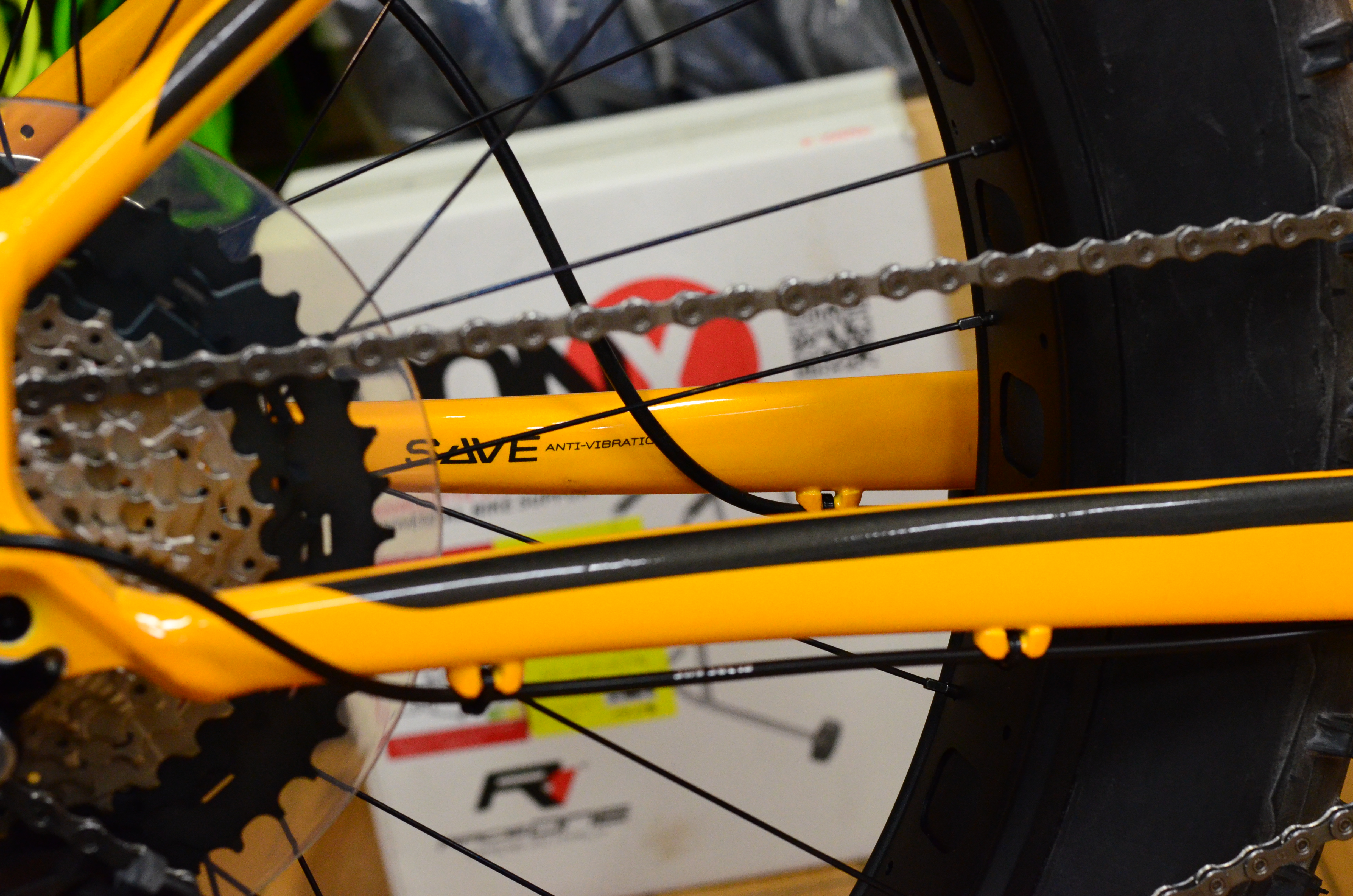 大特価】2018モデル CANNONDALE FAT CAAD 1 - サンワ スタッフブログ