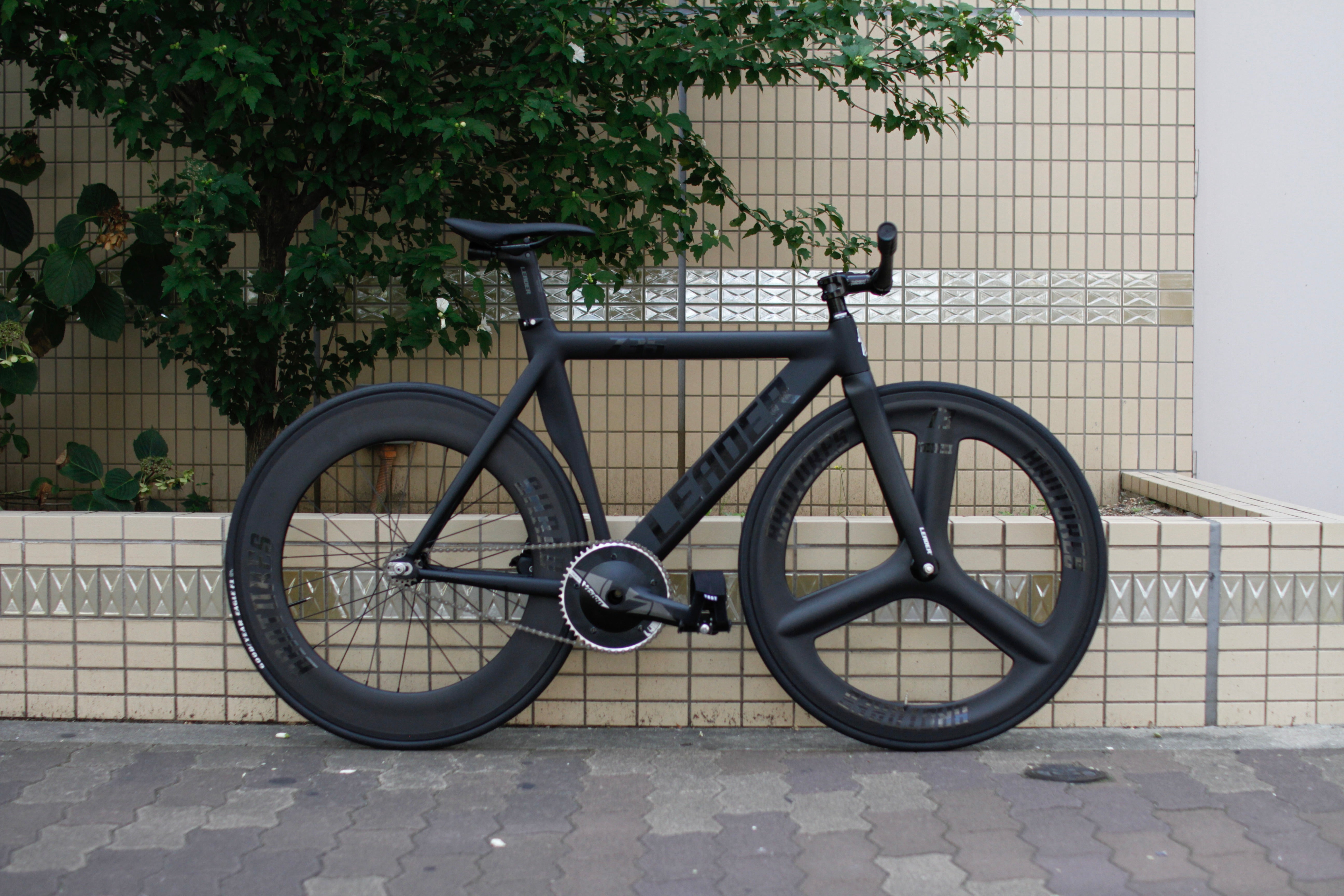 ストリートのアイコンになるLEADER 735TR | ブローチャーズ - BROTURES