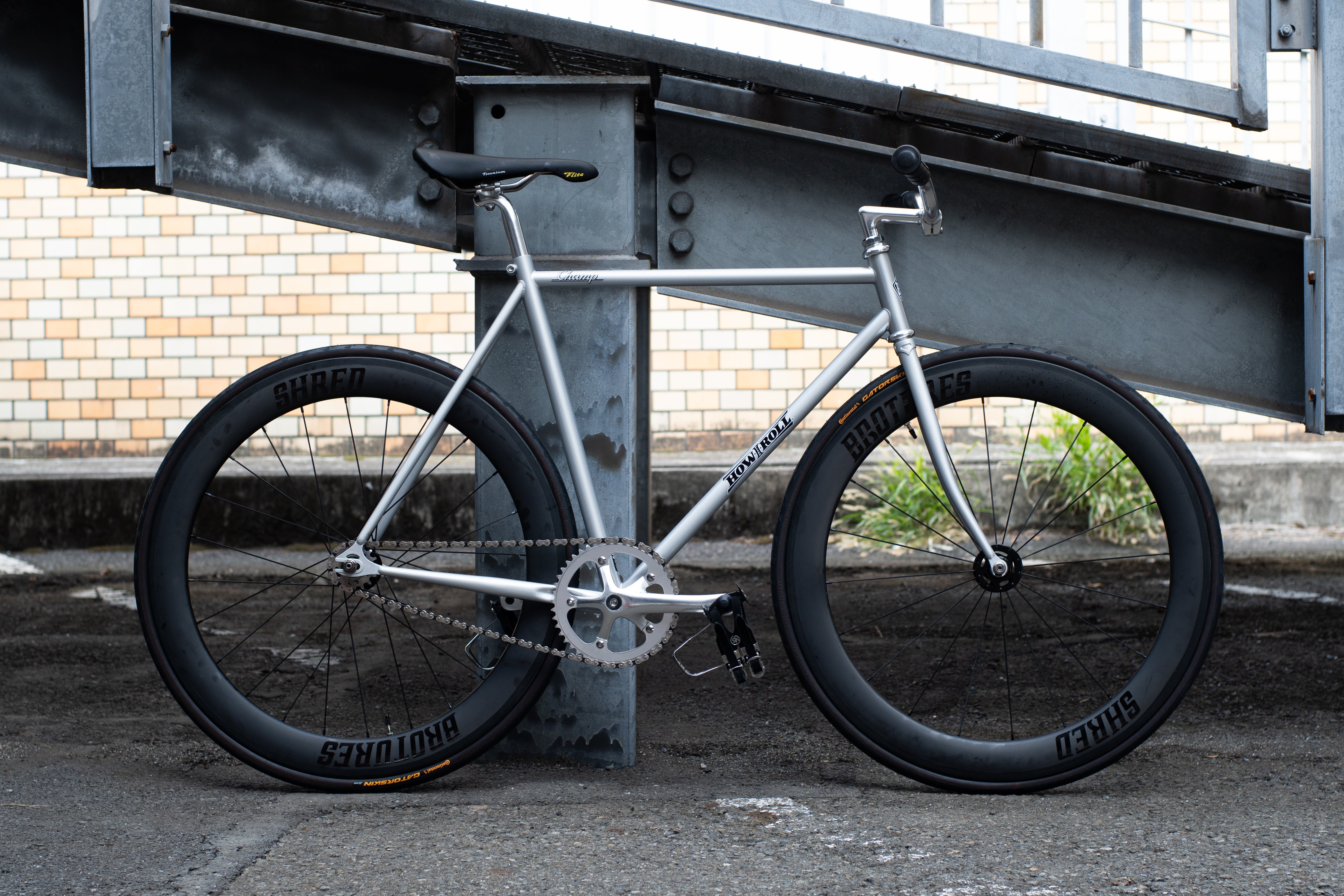 ピストバイクだからできる「ストリートとクラシックの融合