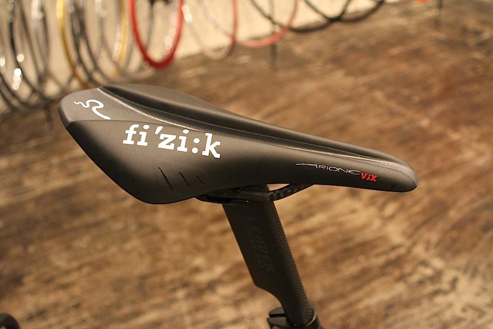 VERSUS VSX ARIONE CARBON RAIL IN THE STOCKS | ブローチャーズ