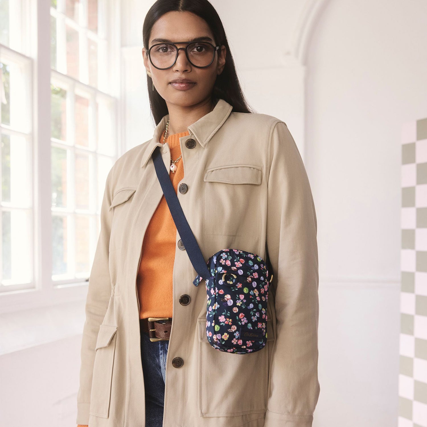 フォンクロスボディ バッグMarble Ditsy | Cath Kidston 日本公式