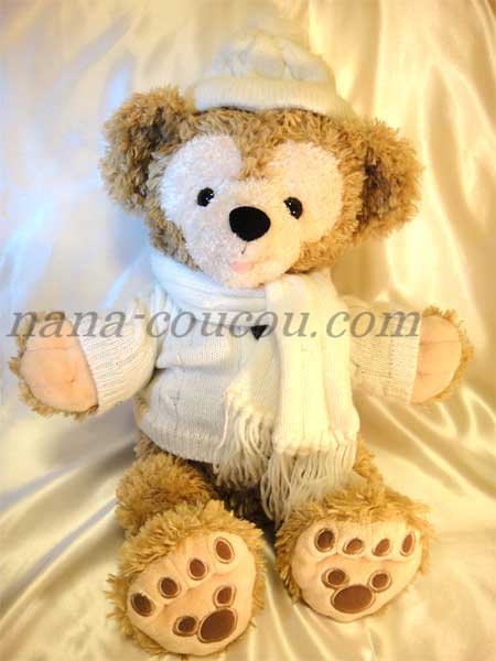 ダッフィーのぬいぐるみ 白セーターとマフラー付き