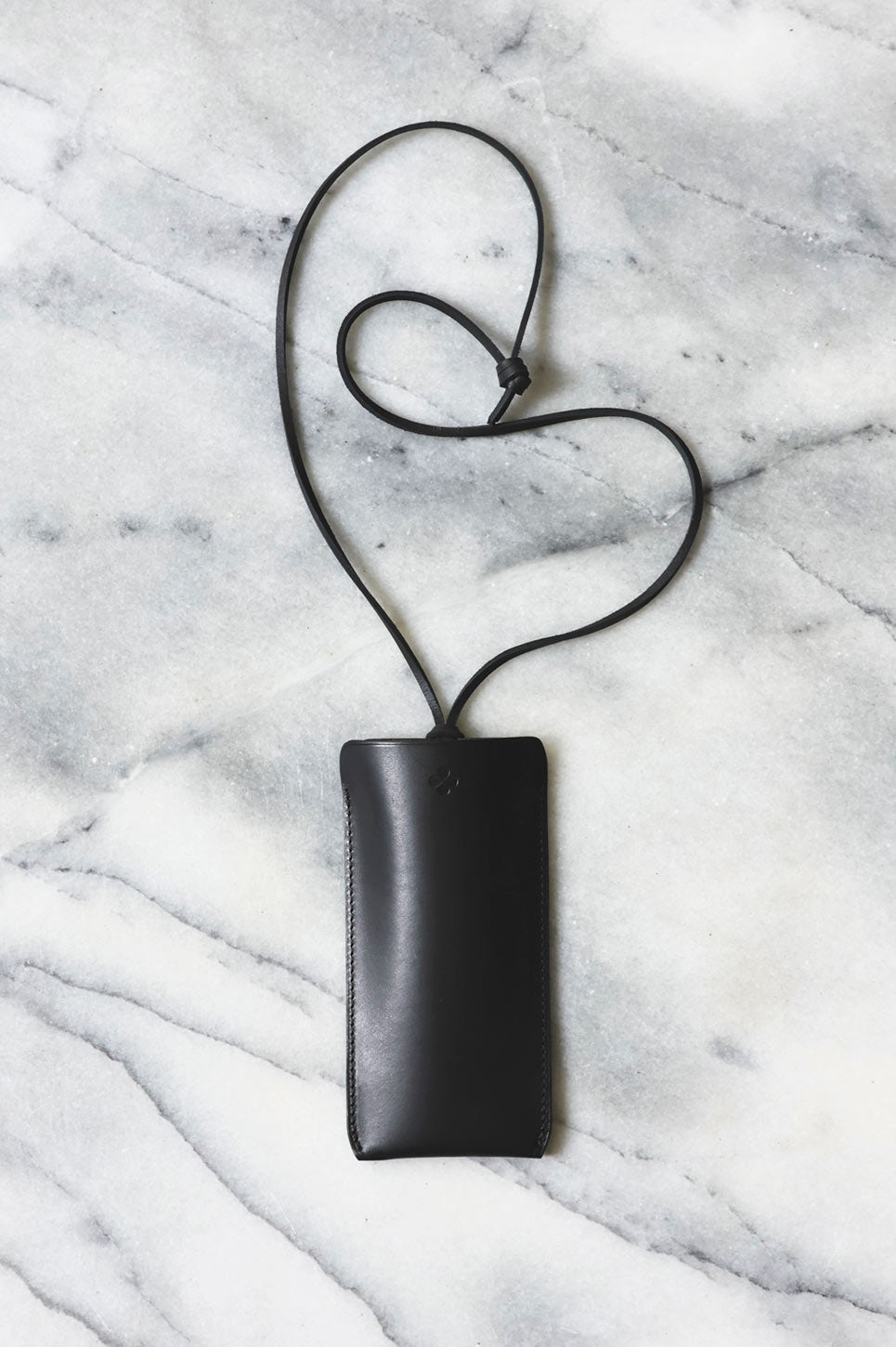 ショルダーストラップ付き黒革メガネケースDEL'EP