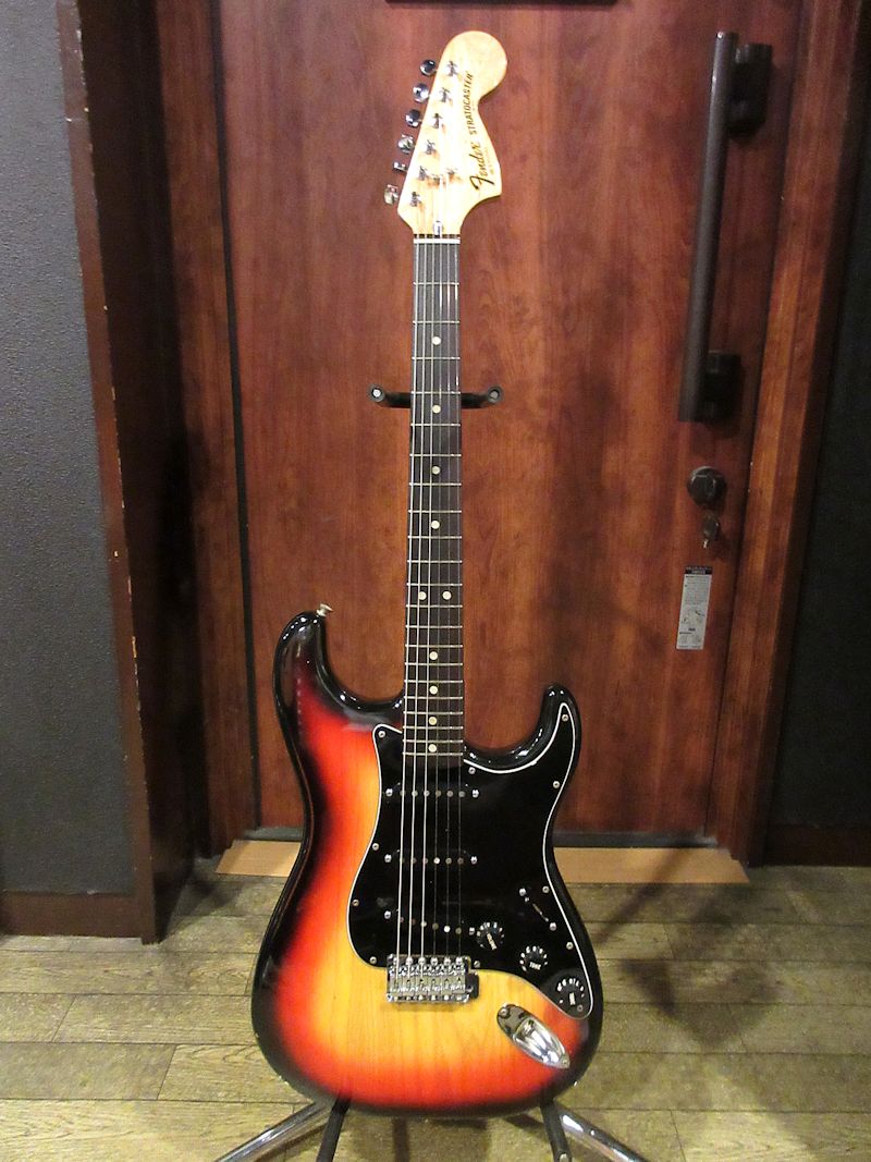 Squier ストラトキャスター サンバースト Squier ストラトキャスター