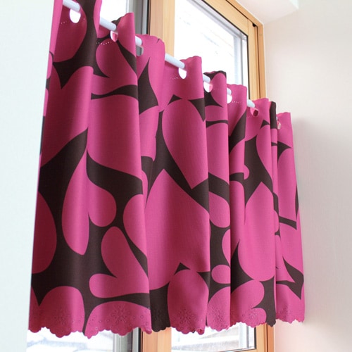 キュートなハート柄の2級遮光カフェカーテン｜オーダーカーテン通販