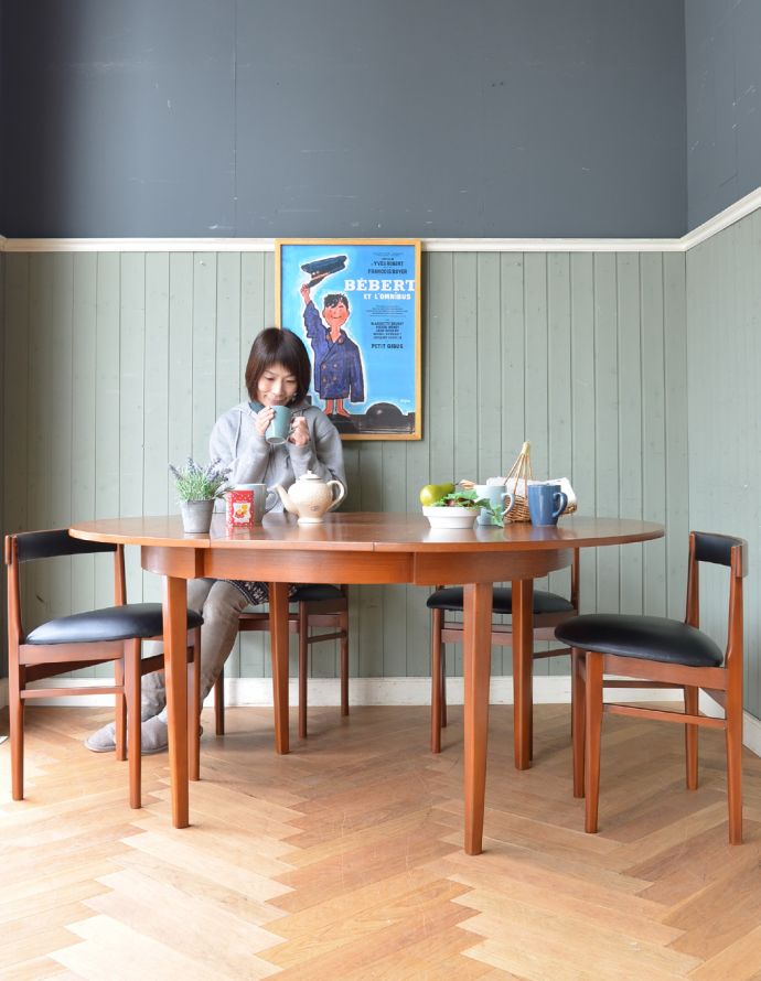 Nathan（ネイサン）社の伸張式のダイニングテーブル5点セット