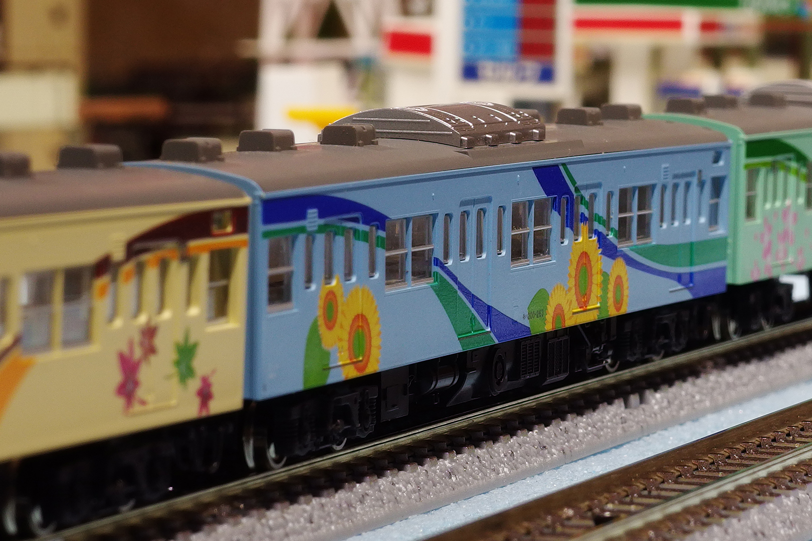 KATO 10-912 201系 四季彩タイプ 4両セット 入線: Nゲージ立川駅