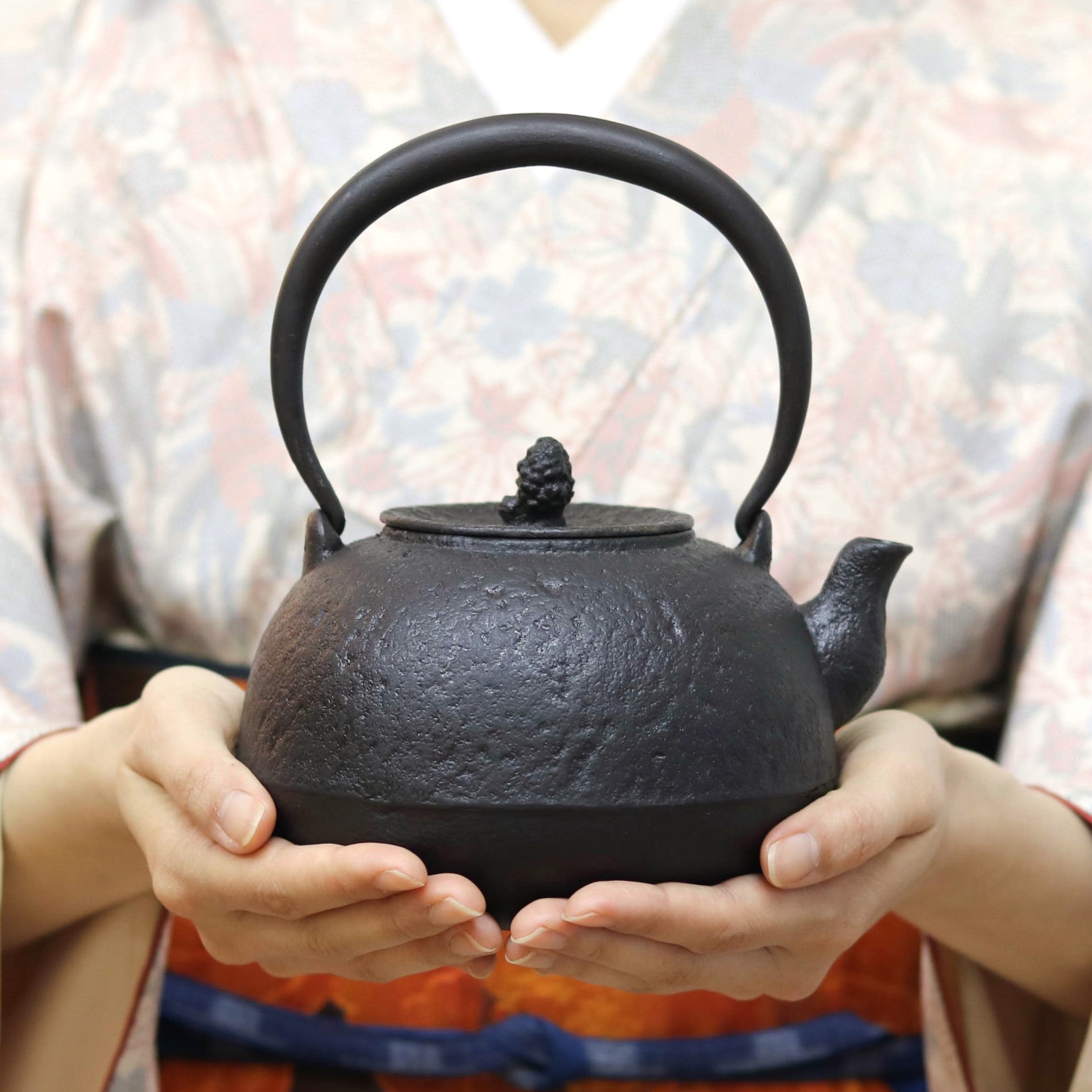 山形鋳物 鉄瓶 | 尻張 | 8号 | あらい工房