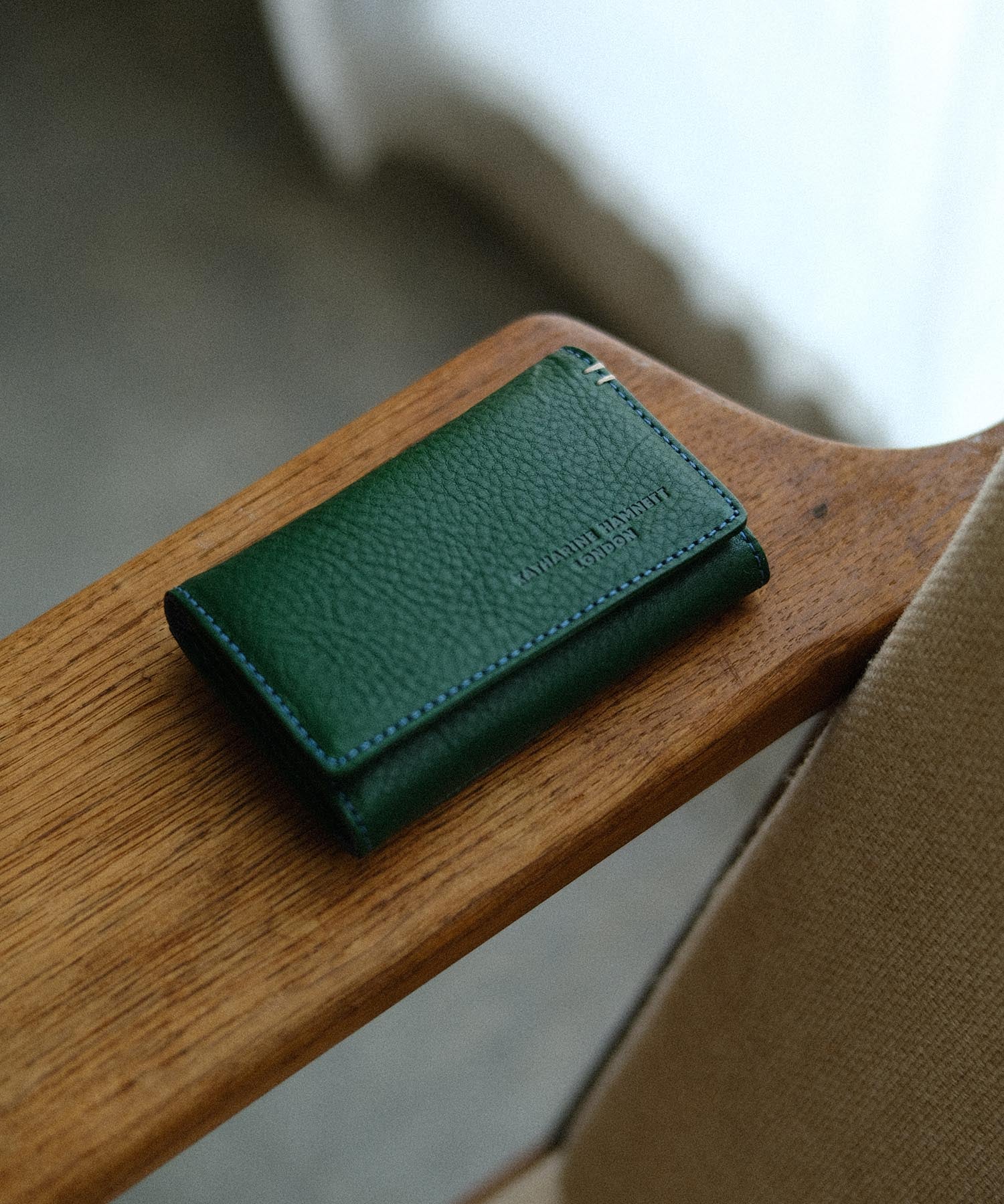 KATHARINE HAMNETT LONDON】MINERAL キーケース/パスケース（490-50700）