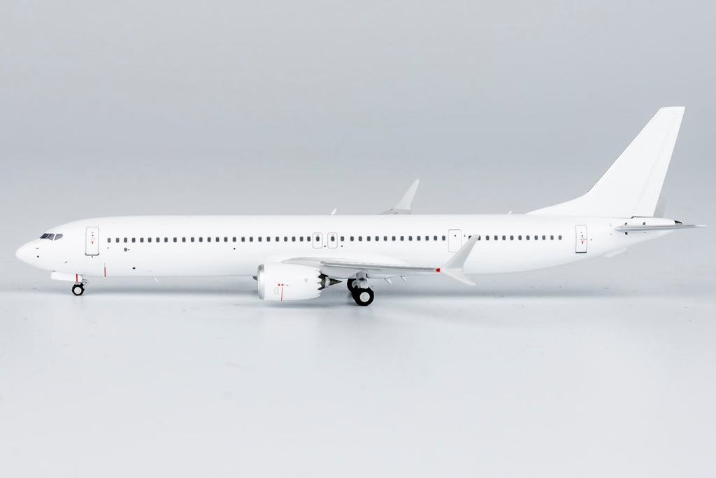 Blank/White Boeing 737 MAX 10 NG Model 90000 Scale 1:400