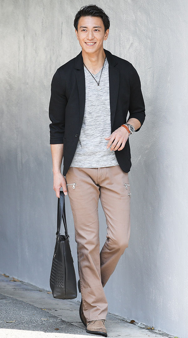 黒ジャケット グレーTシャツ ベージュパンツ snp_fx0493の