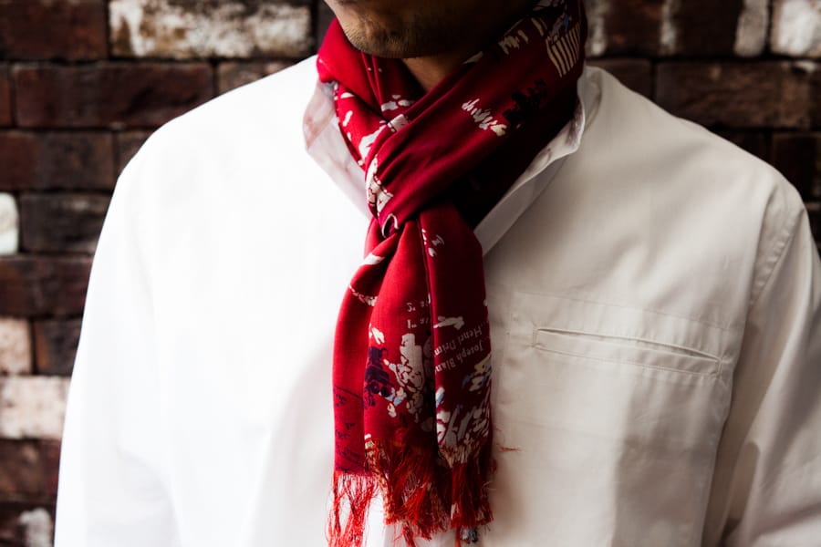 ストールで少し上品な夏コーディネートを。立体感で首元を彩る PORTER