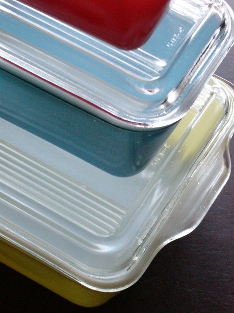 オールドパイレックスの保存容器をインテリアに使う