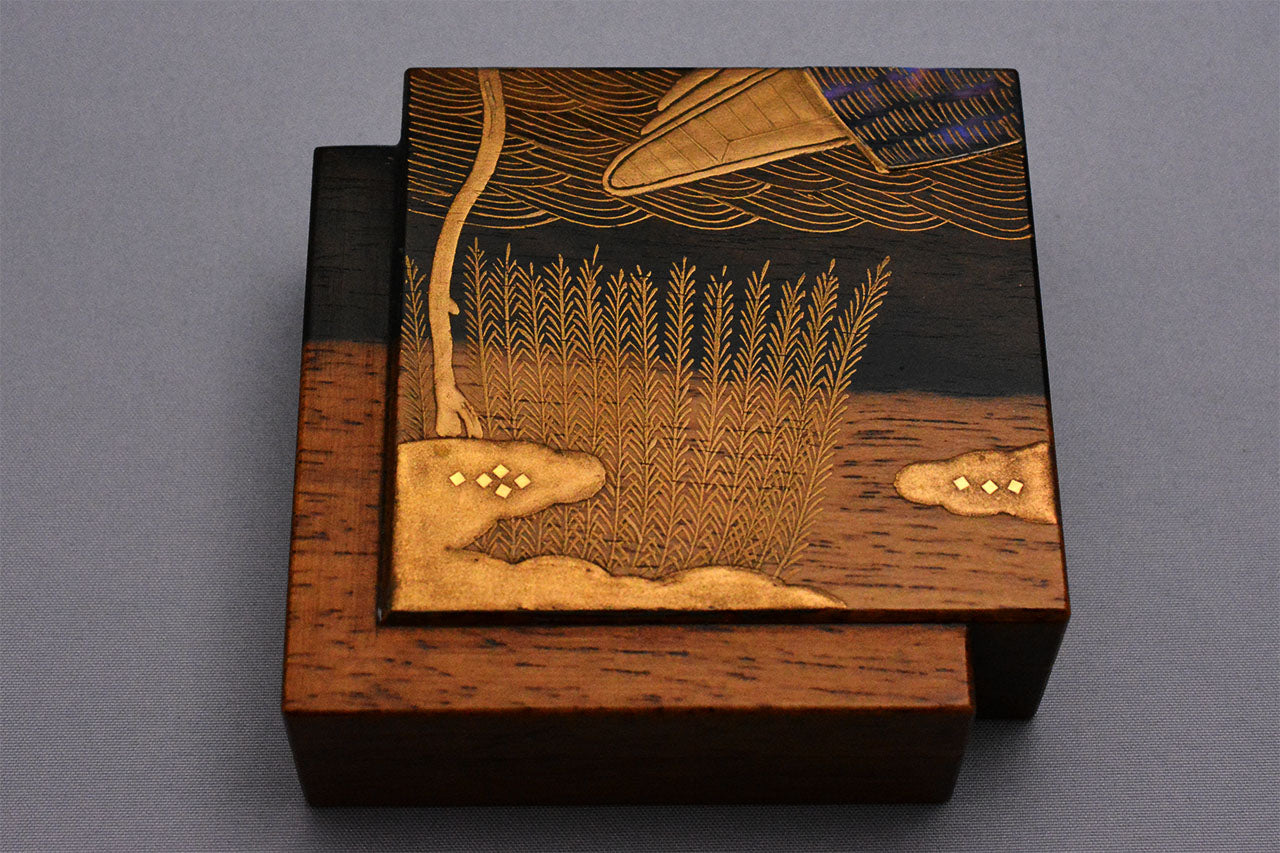 茶道具 「香合 黒柿 色紙 塩釜 蒔絵」 松田眞扶 越前漆器 – Takumi Japan