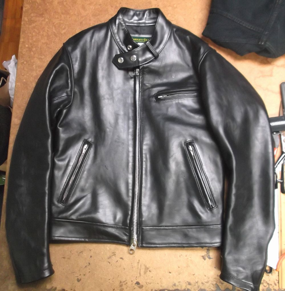 大きいサイズのハロルズギアのレザージャケットを体型に合わせて小さく