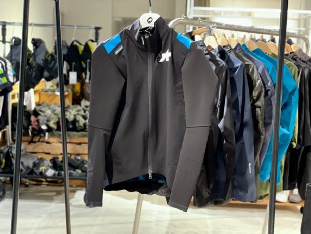 ASSOS（アソス）最新のミッドレイヤー、そして最新最強のジャケットが