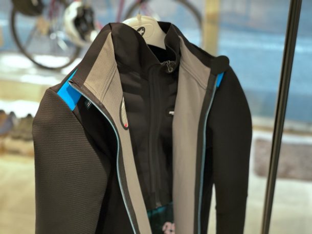 ASSOS（アソス）最新のミッドレイヤー、そして最新最強のジャケットが