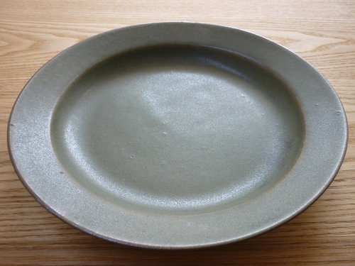 味わい深いお皿…イイホシユミコ「OXYMORON(オクシモロン)プレート」を