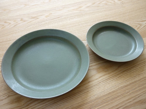 味わい深いお皿…イイホシユミコ「OXYMORON(オクシモロン)プレート」を