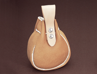 革製品・革財布のビーズ屋公ちゃん｜しか革チョークポーチ