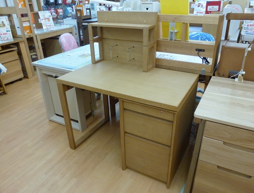 NEW ITEM《カリモク学習机 ピュアナチュール＆スパイオキッズ
