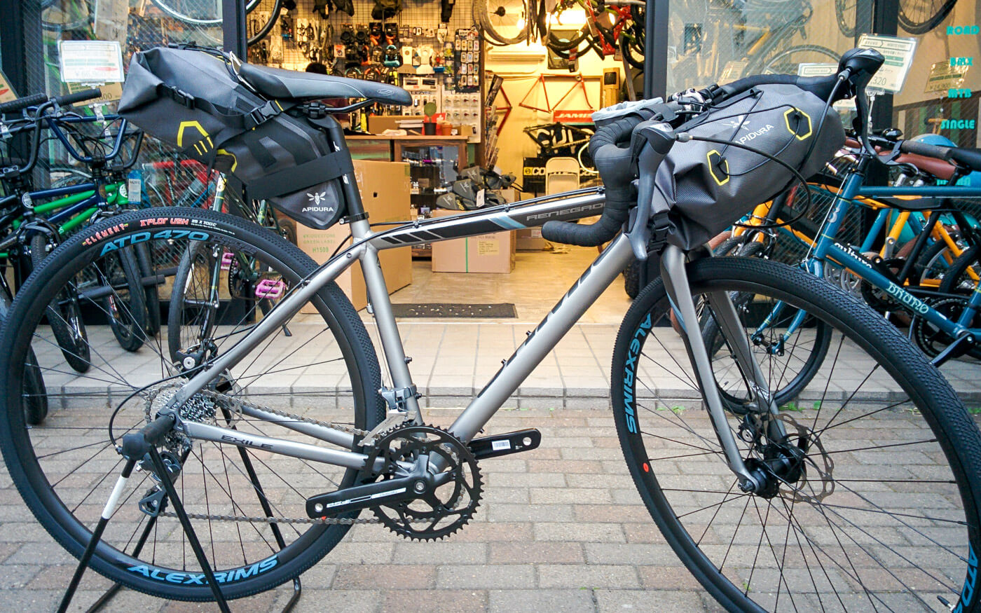 ロードバイクでキャンプ、を気軽に叶えてくれるApiduraアピデュラの