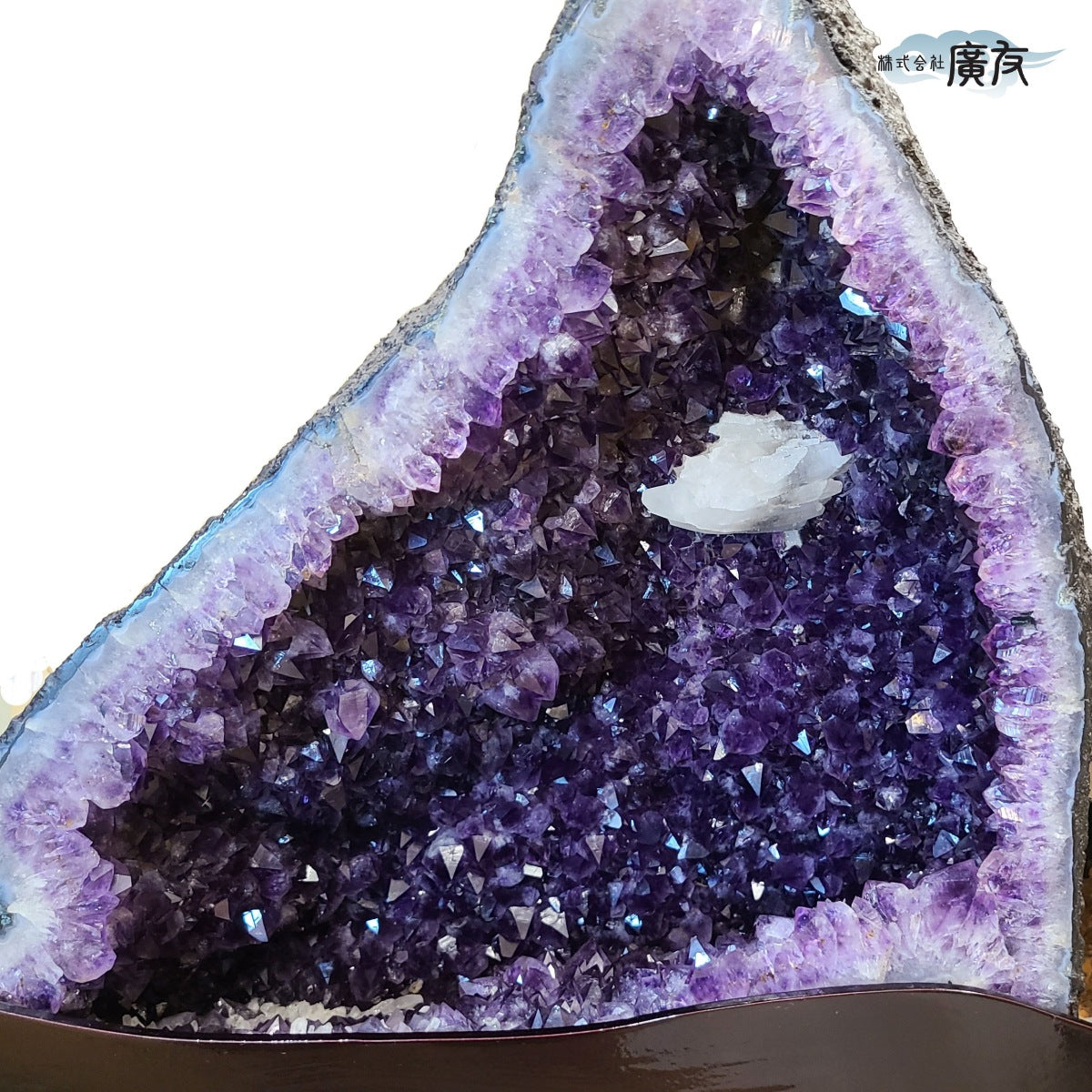 ブラジル産アメジストドーム 109kg 台付 | 現物販売 – 株式会社廣友