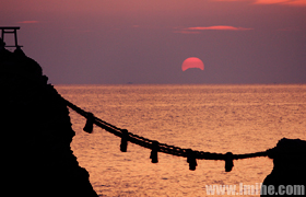 夫婦岩、日の出、富士山が一直線に 中日新聞で掲載 ｜ 日本紀行 TRAVEL