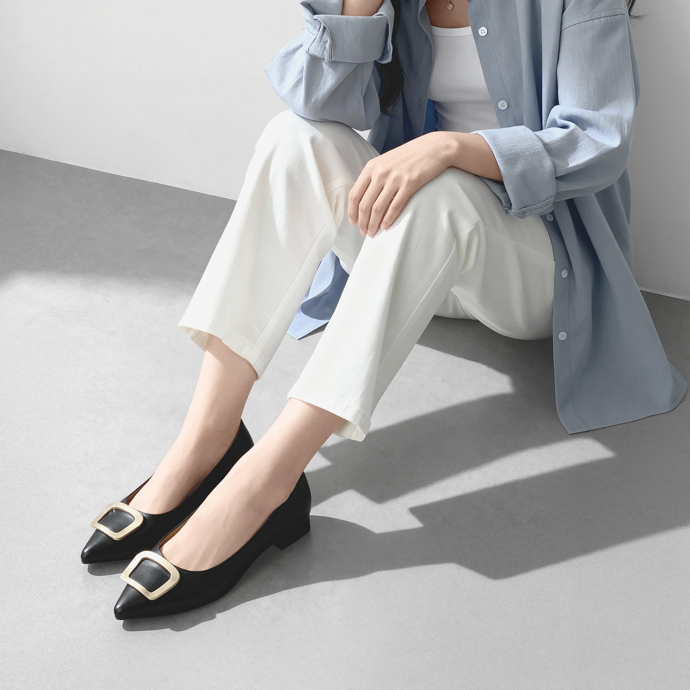 20%OFF：2025AW：ポインテッドトゥ バックル付き フラットシューズ