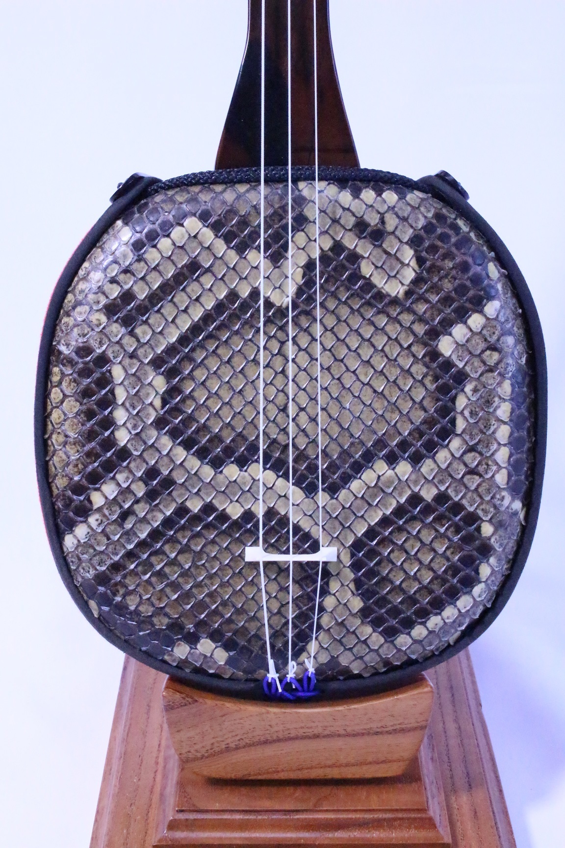 黒木三線 530g 貴重な黒木 沖縄三線 三線 黒檀三線 貴重な黒木三線