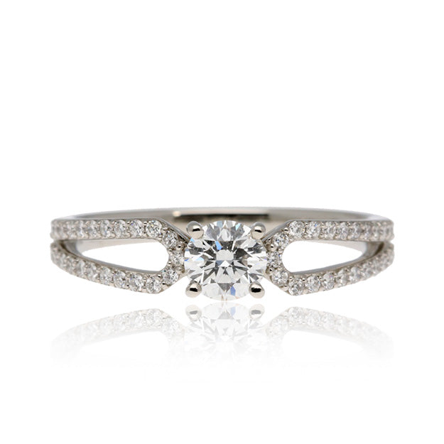 K18/Pt「中石0.3ct オーキッド」エンゲージリング｜【オレフィーチェ