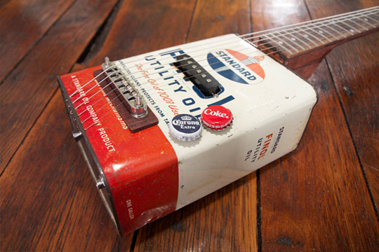 オイル缶で作られたエレクトリック・ギター / Electric guitars made