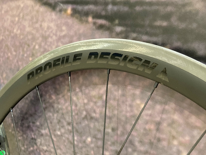 訳アリ超特価】プロファイルデザインのリムブレーキ用フルカーボン