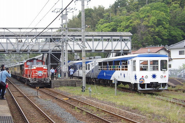 サロンカー令和号と奥出雲おろち号