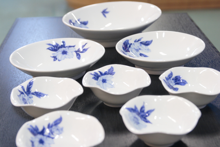 贈り物にもご自宅用にも。世界が認める深川製磁様の美しい茶器。新年は