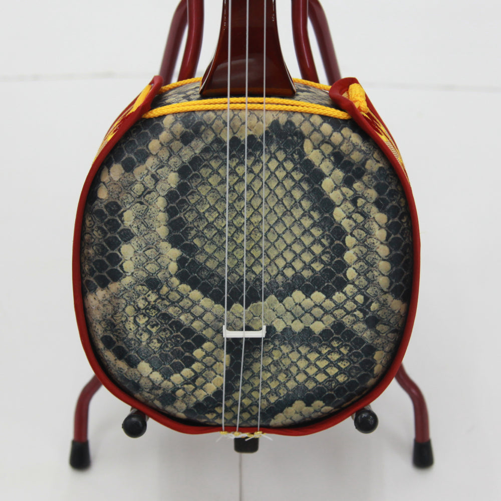 女性の初心者におすすめの三線【真壁型 人工皮 スンチー塗り】