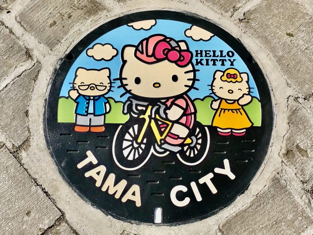 ロードバイク ハローキティのマンホールカードがグリーンライブ