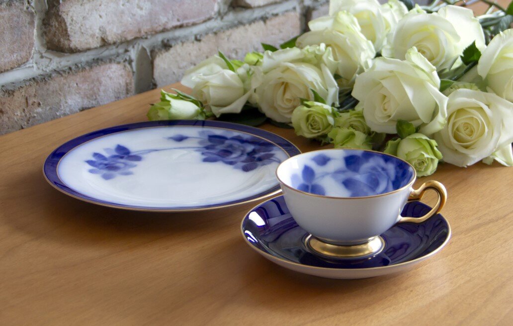 シリーズ説明 ［大倉陶園］ブルーローズ（8011R） | ノリタケ食器公式