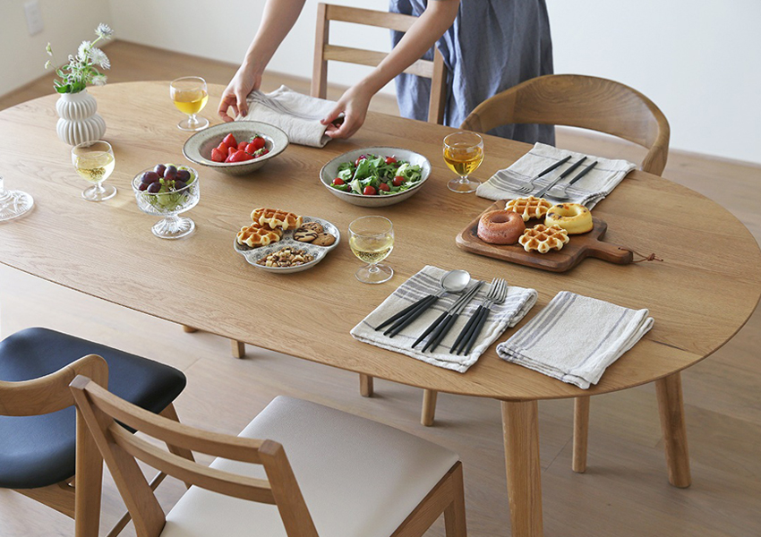 ルーベ ダイニングテーブル OAK (W160×D80cm/W180×D90cm)税込￥218,000