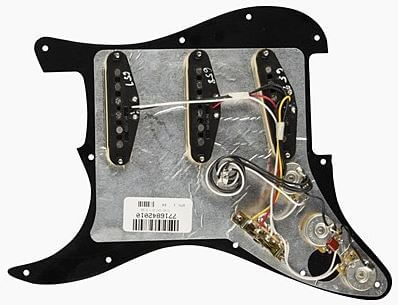 FENDER Pre-Wired Strat Pickguardはピックアップ交換初心者にも