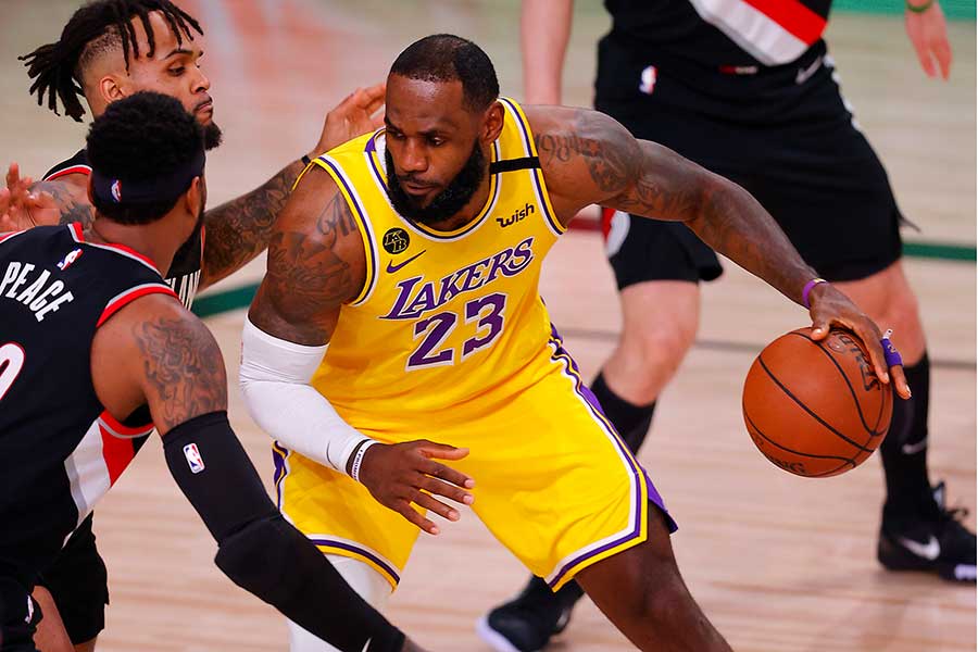 レブロン、超高速アシストに米興奮「なんと美しい」 コービー超えの