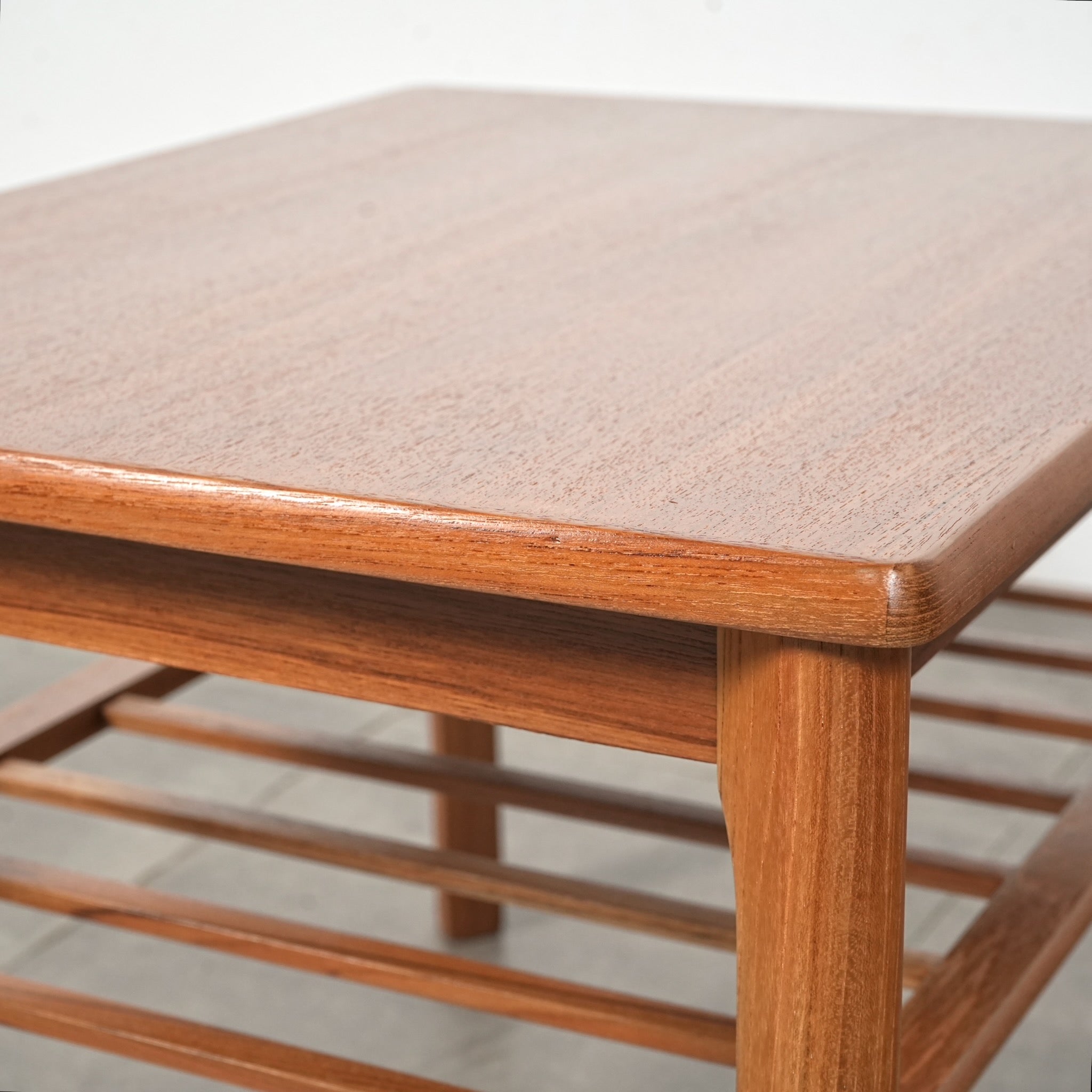 イギリスヴィンテージ ローテーブル – TIME HYPE