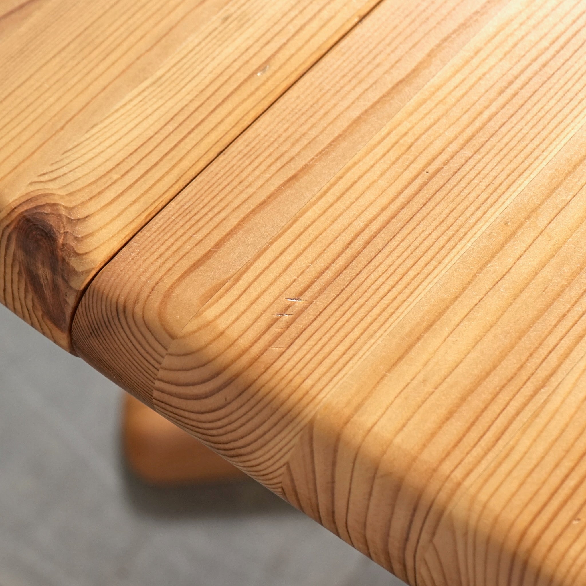 Dyrlund】エクステンション ラウンドテーブル – TIME HYPE