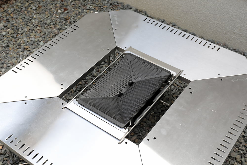 焚き火を囲む快適空間！スノーピーク「ジカロテーブル」 | やん×2キャンプ